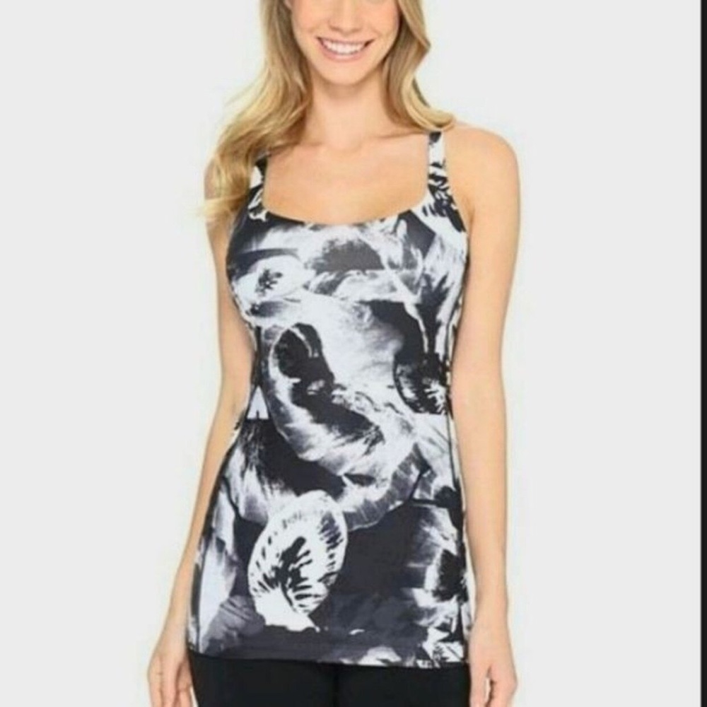NWT Lucy Activewear black & white strappy back built in bra tank top size S